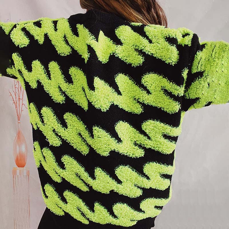 Pulover cu design grațios