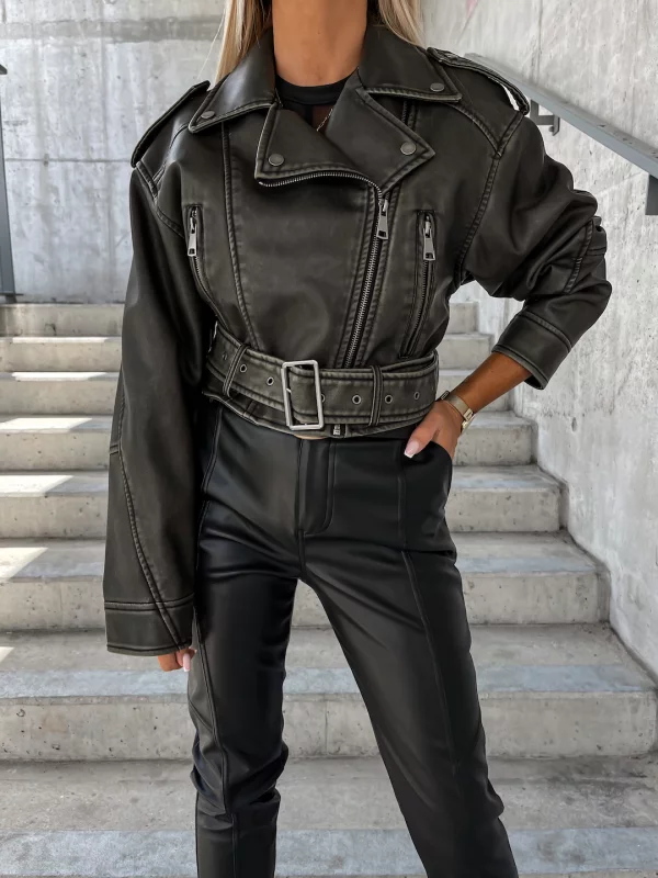 Jachetă frumos confecționat