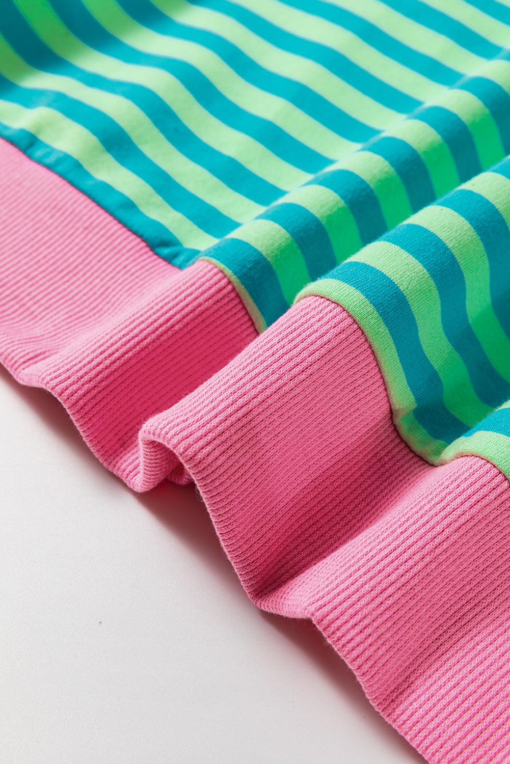 Pulover cu design clasic