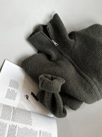 Pulover cu design atent