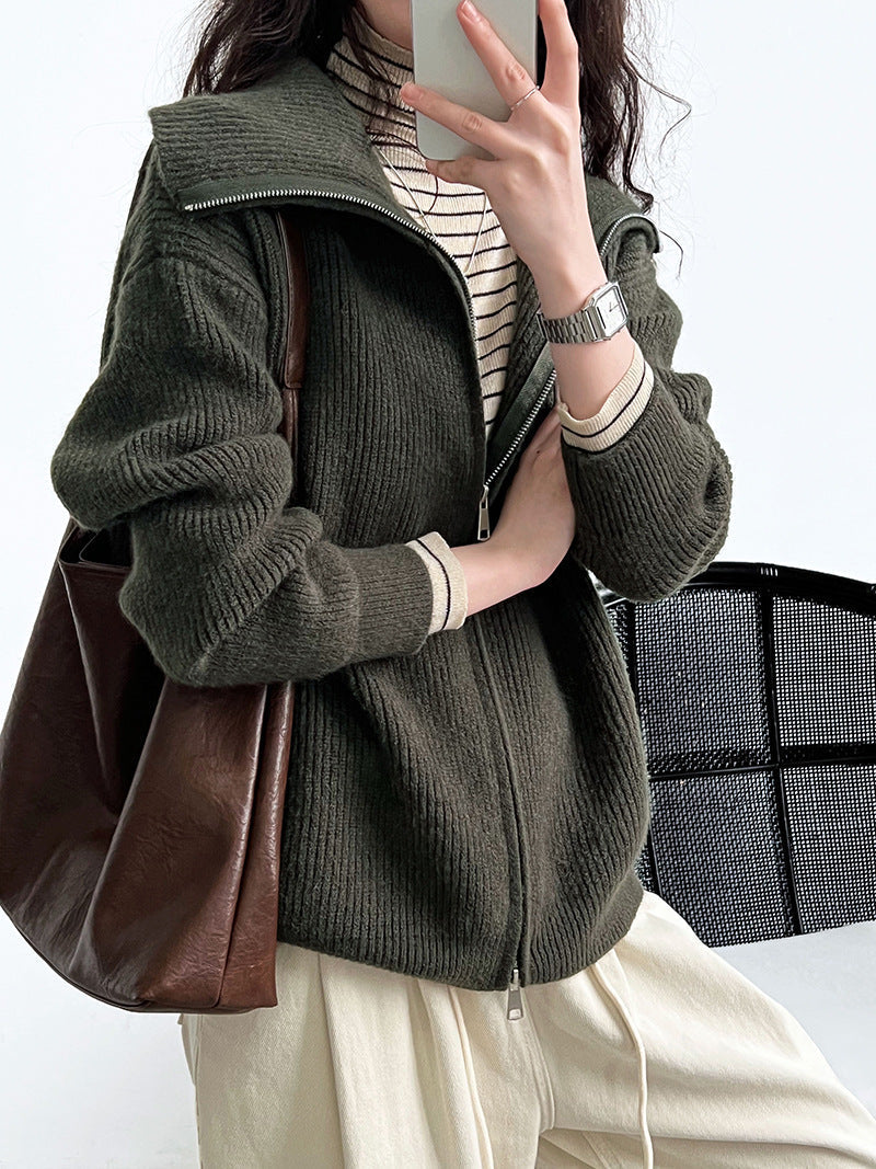 Pulover cu design atent