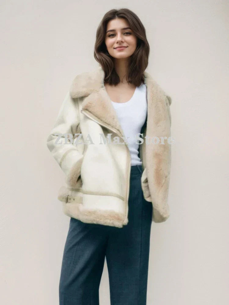 Jachetă cu design grațios