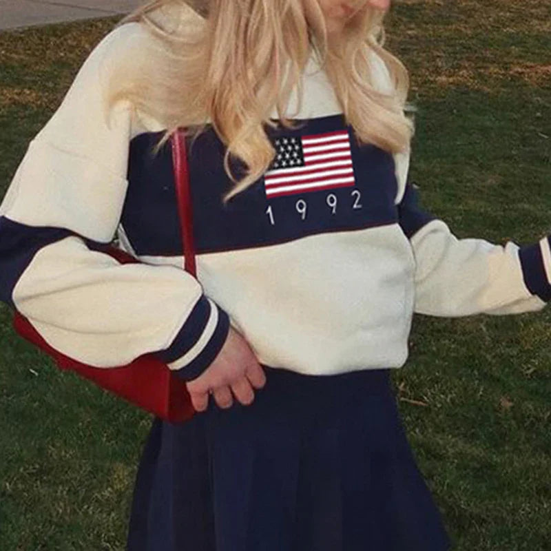 Pulover cu design atent