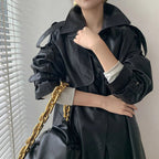 Jachetă cu design atent