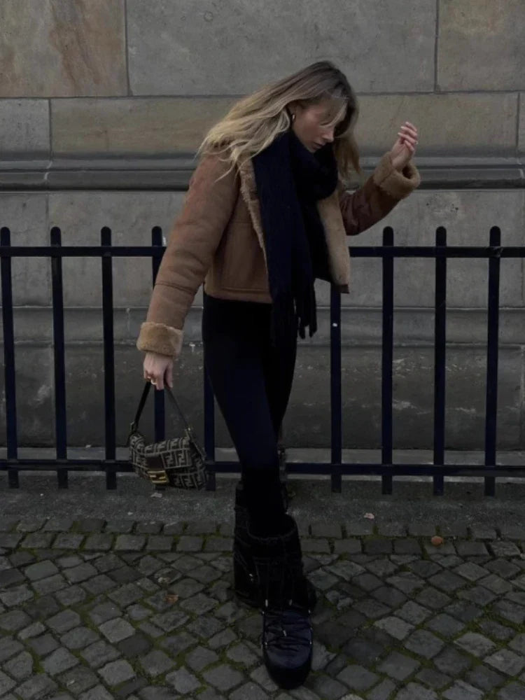 Jachetă cu design atent