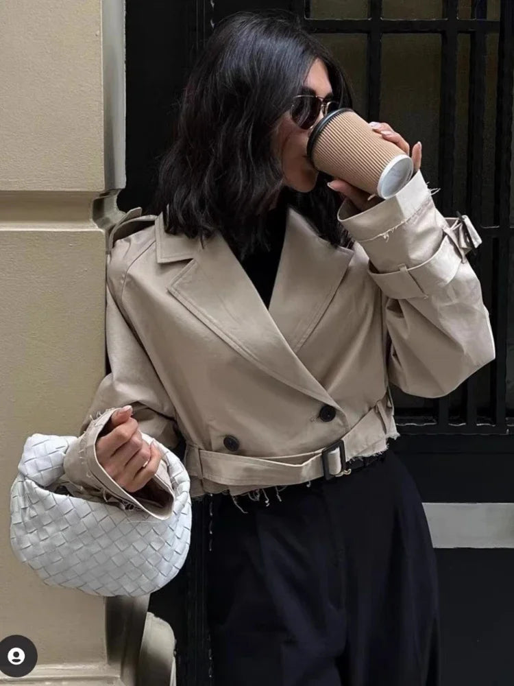 Jachetă cu design atent