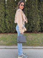 Jachetă cu design atent