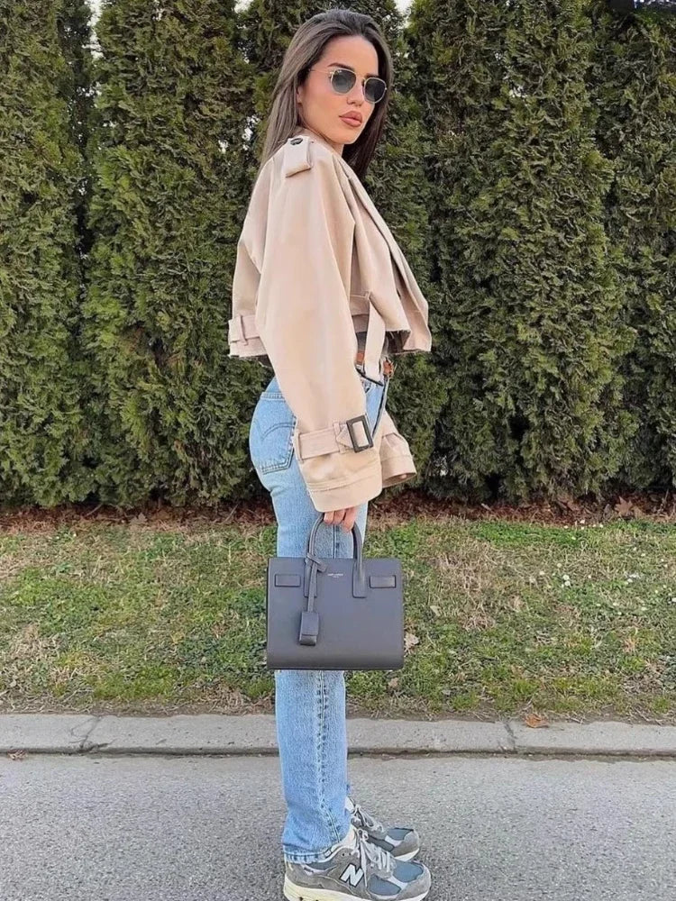 Jachetă cu design atent