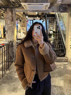 Jachetă cu design atent