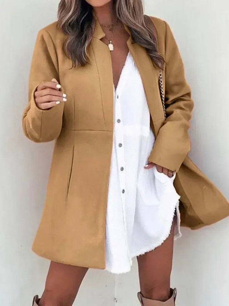 Jachetă cu design atent