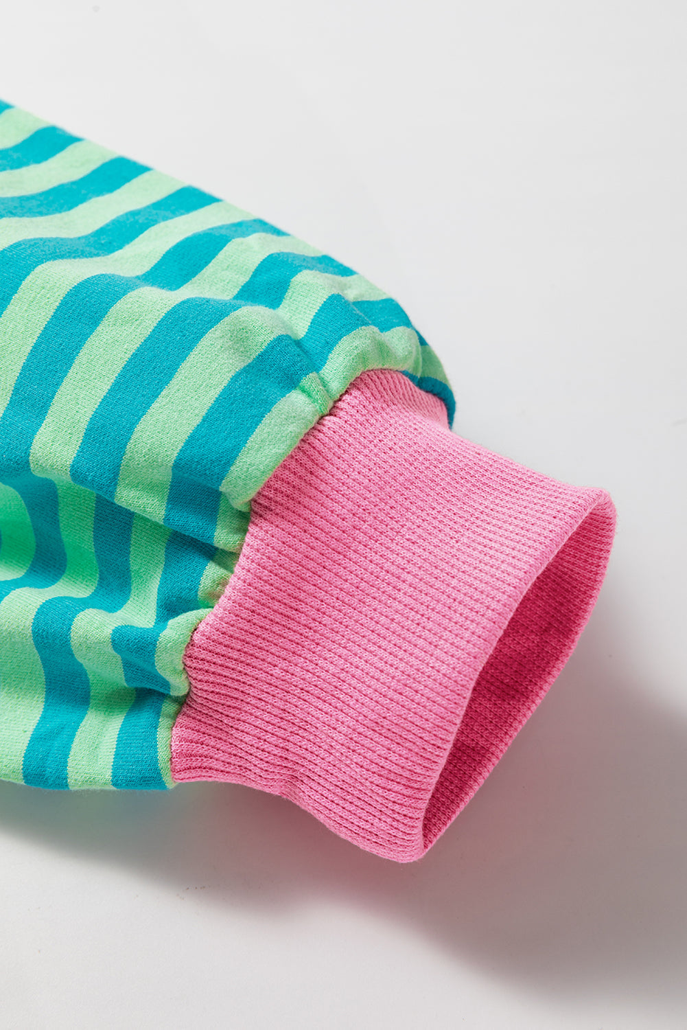 Pulover cu design clasic