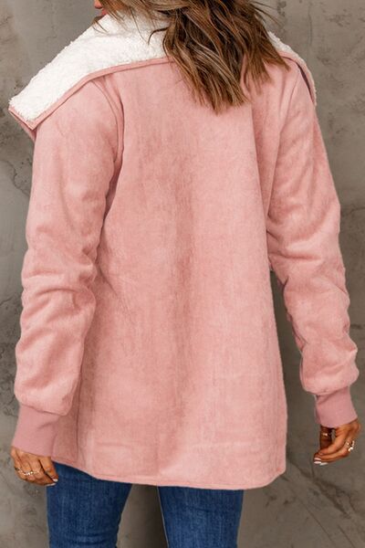 Jachetă cu design grațios