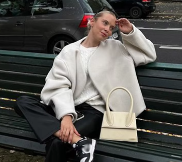 Jachetă cu design atent