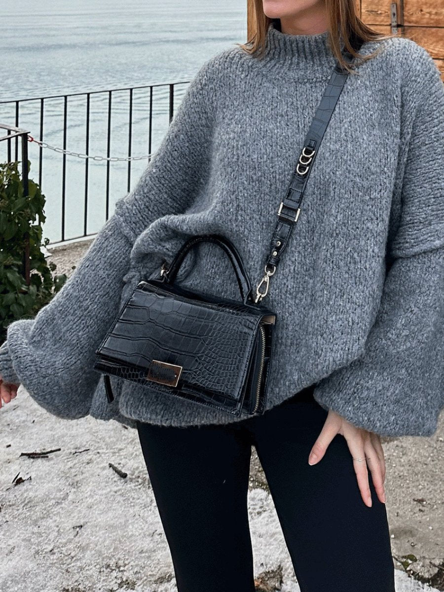 Pulover cu design atent